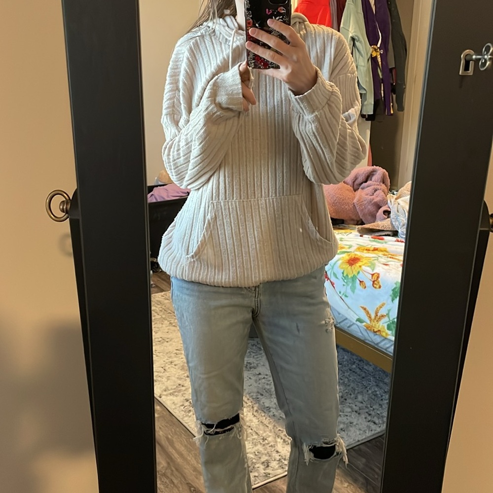 Cream colored sweatshirt